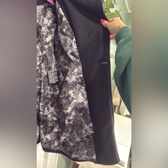 GUESS Peacoat - black - wool blend with faux fur trim and gold hardware - Picture 9 of 10